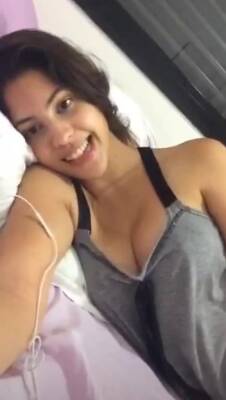 Cute Brunette On Periscope on vidgratis.com