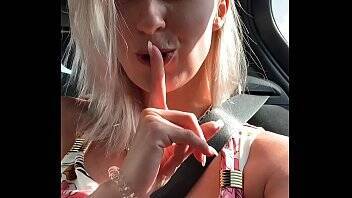 OMG! Secretly fingered to orgasm in the taxi. - Germany on vidgratis.com