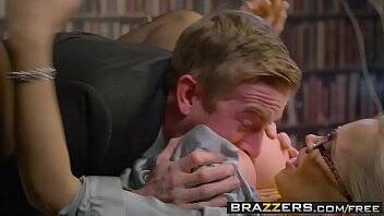 Brazzers - Big Tits at Work - Bankrupt Morals on vidgratis.com