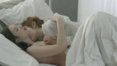 Softcore in bed for two lesbians with amazing lines on vidgratis.com