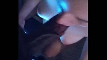 This slut tried to fit it all in her mouth on vidgratis.com