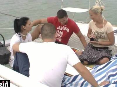 Two babes fuck on the boat on vidgratis.com