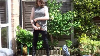 Sexy masturbating crossdresser in thigh boots outdoors on vidgratis.com