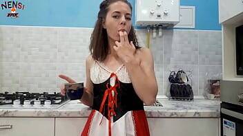 Housewife Masturbates Through Torn Pantyhose and Play with Cream on vidgratis.com