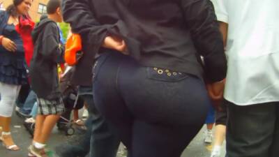 Big Fat Ass Milf At The Puerto Rican Festival In Tight Jeans - Puerto Rico on vidgratis.com