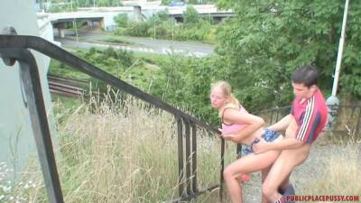 Blond Ninfo Publicplacepussy on vidgratis.com