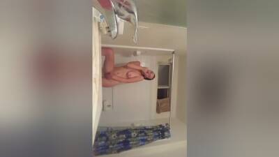 Teen Showering Part 2 on vidgratis.com