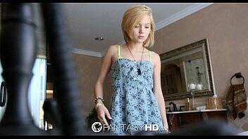 FantasyHD - Petite blonde Dakota Skye shaves her pussy before fuck on vidgratis.com