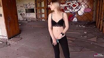 Beautiful Sex With a Student Girl In An Abandoned Building. on vidgratis.com