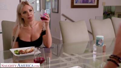 Nicole McKenna (Nina Elle) fucks her son's big cocked friend - Usa on vidgratis.com