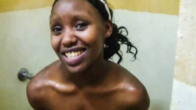 Ebony babe smiles before hardcore pounding in hotel bathroom on vidgratis.com