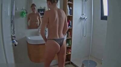 My showering niece makes me so horny on vidgratis.com