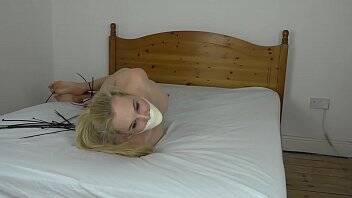 Ariel Anderssen Zip tie Selfbondage gone wrong on vidgratis.com