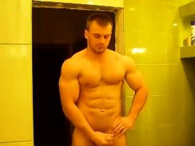 RUSSIAN BODYBUILDER STRIP AND CUM - Russia on vidgratis.com