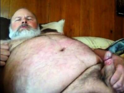 Daddy bear cums on vidgratis.com