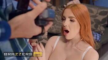 Horny Babe (Scarlett Jones) Gets A Good Old Fashioned Pounding By (Danny D's) Big Hard Dick - Brazzers on vidgratis.com