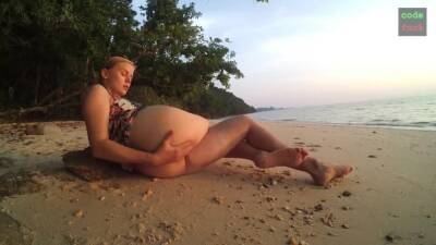 Sexe Sur La Plage Avec Une Jeune Blonde on vidgratis.com