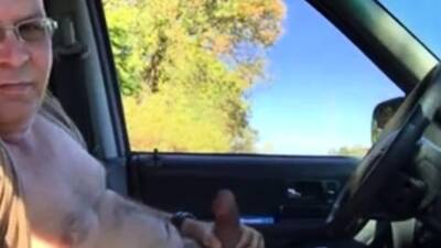 Daddy in the car play and cum on vidgratis.com