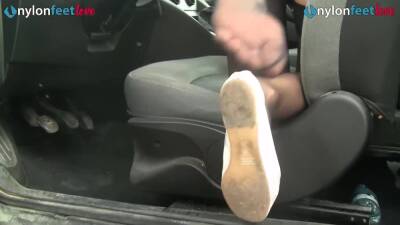 Redhead shows off panties and stockings in car and drives on vidgratis.com