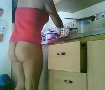 LATINA MATURE NUDE KITCHEN on vidgratis.com