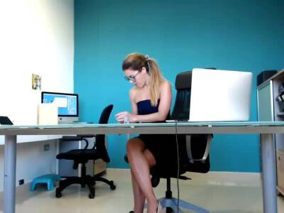 Office Webcam Show on vidgratis.com