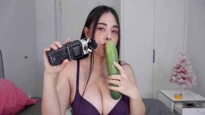 Asmr Wan - Scrathing, Tapping On My Body At Last - Cucumber Licking on vidgratis.com