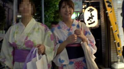 Erection in a nasty beauty peeking from a bare yukata - Japan on vidgratis.com