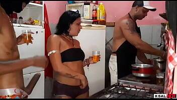 Em quanto Mike Hot estar na Cozinha fazendo comida, a puta da Danny Hot estar sendo fodida firme pelo dotado e faz ela gozar muito - Brazil on vidgratis.com
