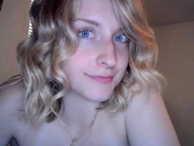 Blonde solo jerking off on vidgratis.com