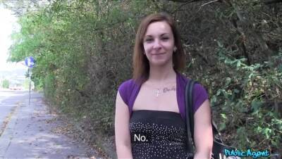 Brunette having outdoors sex in the bushes - Madrid on vidgratis.com