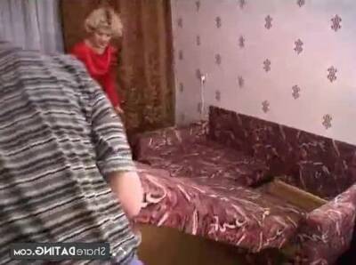 Russian mature mom and a friend of her son! Amateur! - Russia on vidgratis.com