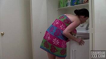 YOUNG HOUSEWIFE GETS SLAMMED WITH BBC on vidgratis.com