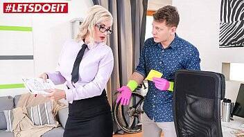 Student fucks his horny teacher hardcore (Jarushka Ross) on vidgratis.com