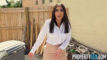 PropertySex - Agent with big tits fucks handyman in laundry room on vidgratis.com