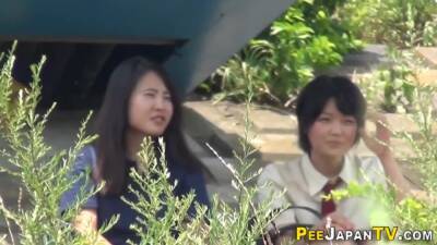 Japanese teens in uniform pissing - Japan on vidgratis.com