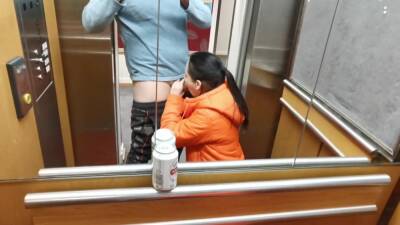 Public Blowjob In The Elevator With Hot Girl on vidgratis.com