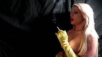 PREVIEW SMOKING FETISH GLOVE FETISH BLONDE SMOKER JESSIE LEE PIERCE on vidgratis.com