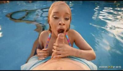 Black wife gets pounded by the pool on vidgratis.com