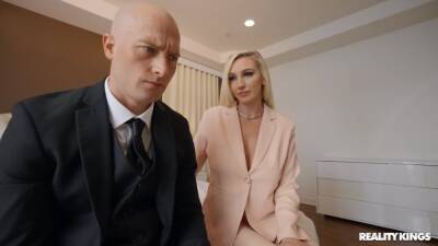 Bald dude takes good care of blonde's puffy cunt on vidgratis.com