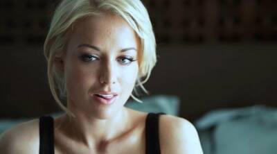 Kayden Kross with big tits is seduced gives blowjob then fucked on vidgratis.com