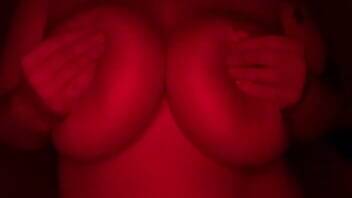 Red light oiled up titty fuck on vidgratis.com