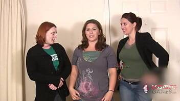 3 Busty Girls Play Strip Rock-Paper-Scissors on vidgratis.com