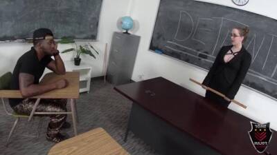 Black guy is fucking a slutty, blonde PAWG in detention and getting blowjob from her on vidgratis.com