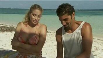 Italian pornstar Vittoria Risi screwed by two sailors on the beach - Italy on vidgratis.com