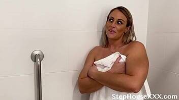 Step mom caught in the bathtub on vidgratis.com