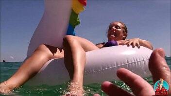 My husband, my unicorn and me in erotic play on a public beach. - Usa - India on vidgratis.com