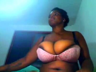 Huge tits small bra on vidgratis.com