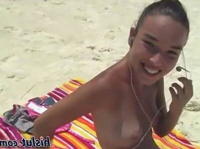 She is a sweet teen at the beach having fun on vidgratis.com