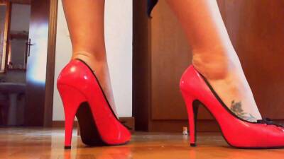 Your Italian Giantess Reduces You To Dust In This Magnificent Video - Italy on vidgratis.com