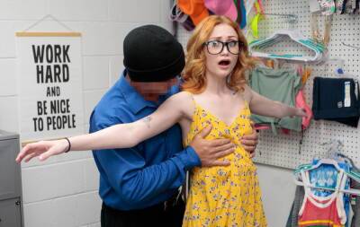 Nerdy blonde busted with stolen items so she gets fucked on vidgratis.com